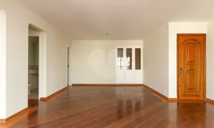 Apartamento para locação com vista aberta para o Parque do Ibirapuera.