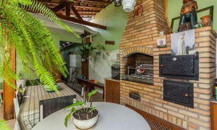 CASA À VENDA COM 4 QUARTOS -  6 VAGAS NO BAIRRO VILA SÃO FRANCISCO.