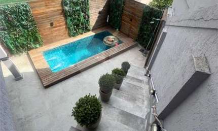 Sobrado a venda 3 dormitórios  sendo 1 suite, 2 vagas e área gourmet com piscina.