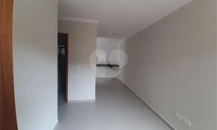 Apartamento com 37m2, 2 quartos, banheiro, sala, cozinha,  quintal e sem vaga de garagem