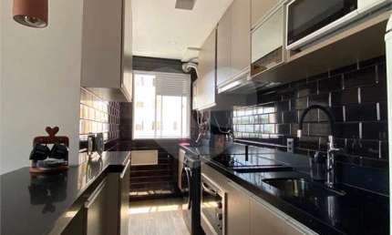 EXCELENTE APARTAMENTO Localizado no bairro do Bom Retiro próximo à Avenida Santos Dumont, com acesso