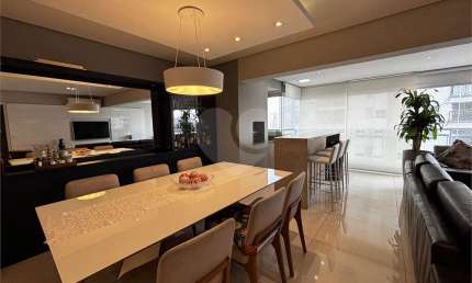 Apartamento de 117 m², com 2 dormitórios e 2 vagas na Barra Funda - Zona Oeste