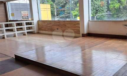 Loja comercial para locação com 150 m2 na Av. Braz Leme