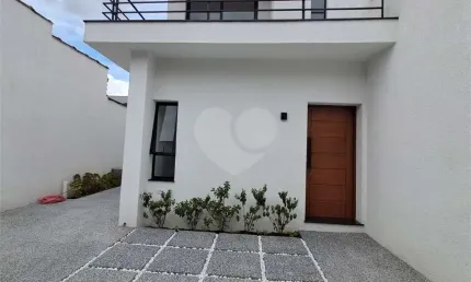 Casa sobrado de 112m² nova recém construída 2 suítes ambas com varanda 2 vagas área gourmet Vila Pompéia