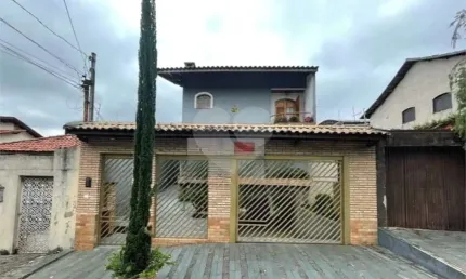 Casa à Venda 300m²| 3 Suítes| Churrasqueira| Piscina| 5 Vagas na Vila Maria