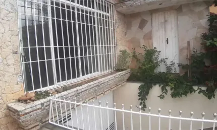 Casa grande para fins comerciais ou residenciais, localizada próximo da Estação Tucuruvi do Metrô.