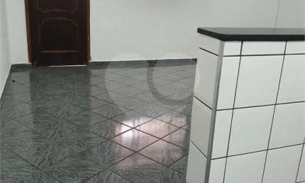 Este imóvel está em um local estratégico, com fácil acesso a diversos serviços, comércio e transporte público,  7 minutos a pé do Supermercado Sonda - Jaçanã, Capela Santo Expedito, escolas entorno,  