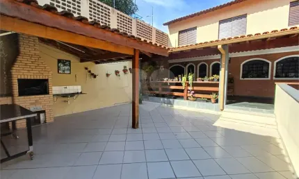 Sobrado em Terreno 10 X 42 à Venda com 3 Dormitórios - Vila Isolina Mazzei - SP