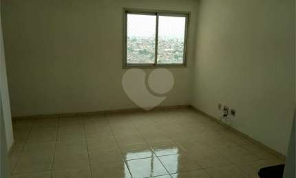 Apartamento de 52m² com 2 dormitórios e vaga de garagem.