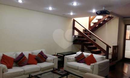 Oportunidade !!!! Lindo sobrado no horto, com 3 suites sendo uma master com closet e hidromassagem