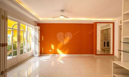 Casa Assobradada Recém-Reformada em Pinheiros – 203 m² de Conforto e Estilo!