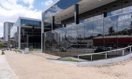 Prédio com 10 salas para alugar na Avenida Washington Luís, 4984, Santo Amaro, São Paulo