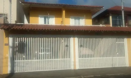 Sobrado em Osasco, bairro Jardim das Flores, excelente local, 157m², mobiliado, 3 suítes, 4 vagas
