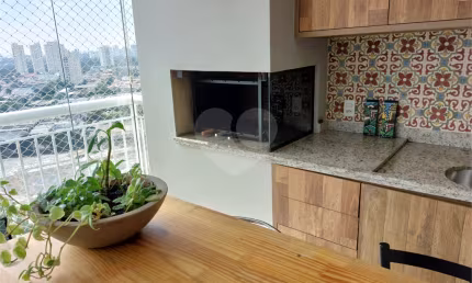 Apartamento a venda na Chácara Santo Antônio, com 3 quartos.