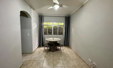 Apartamento reformado, 57 metros quadrados 2 quartos, térreo, 1 vaga.