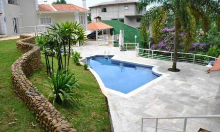 Condominio fechado a 15 minutos do metrô com aspecto de casa na  Serra