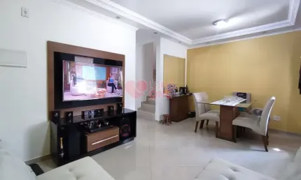 Casa em condomínio fechado à venda com 3 dormitórios e 2 vagas cobertas de garagem
