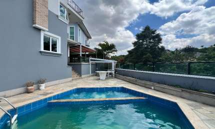 Casa em condominio fechado, 3 suites, piscina privativa, 5 vagas