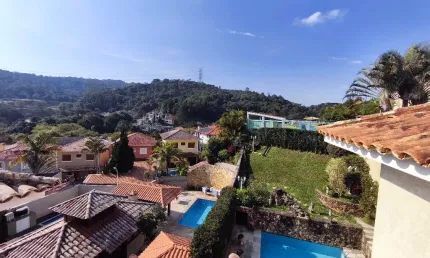 3 suítes, com piscina privativa em condomínio fechado no horto florestal