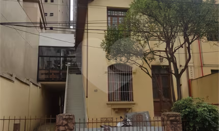 Casa comercial com 3 salas para alugar na Rua Carlos Comenale, Bela Vista, São Paulo
