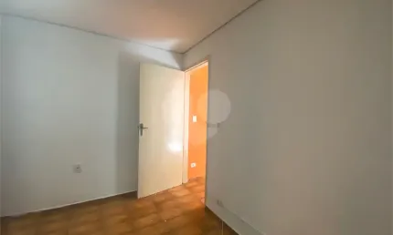 Casa com 2 quartos para alugar na Rua Santo Antônio do Carangola, Parque Tietê, São Paulo