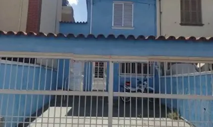 Água Fria/Jardim França Sobrado semi isolado ao lado da Padaria Paris em uma localização impar totalmente residencial,!
