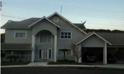 Casa na Serra da Cantareira em Condomínio Fechado  Casa com 500 m² de área construída 1.010 metros de  terreno com 4 quartos 3 suítes piscina espaço gourmet salão de festas casa de altíssimo padrão!!