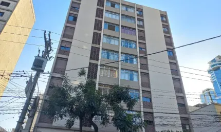 Santana apartamento localizado a apenas 135 metros da Estação do Metrô Santana!! Apartamento muito espaçoso com 76 m² quadrados com 2 quartos um com armários embutidos,mais um 3º quarto reversível!