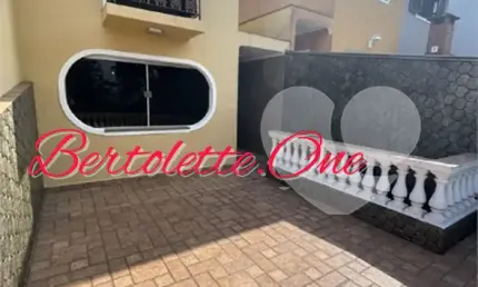 Sobrado para venda, 150m2, 3 quartos (1 suíte), sala com varanda. 4 vagas. Vila Mazzei. Tucuruvi.