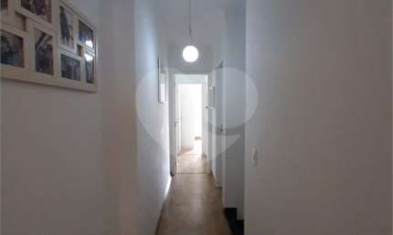Sobrado com 112m2, 3 quartos, sendo 2 suítes, sala, cozinha, 3 banheiros e 2 vagas de garagem