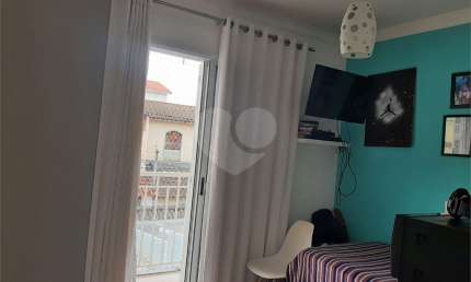 Sobrado com 112m2, 3 quartos, sendo 2 suítes, sala, cozinha, 3 banheiros e 2 vagas de garagem