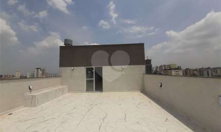 Apartamento com 2 quartos, sendo 1 suíte, sala, cozinha, banheiro, área de serviço e 1 vaga de garagem.