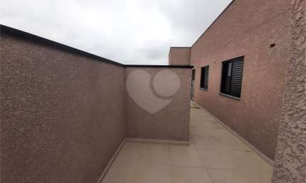Apartamento COBERTURA com 66m2, 3 quartos, quintal e 1 vaga de garagem.