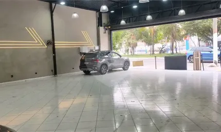 Salão comercial para locação, tem 325 metros na Avenida Engenheiro Caetano Alvares