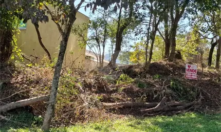 Terreno plano em condomínio, com 1.153 metros quadrados de áre