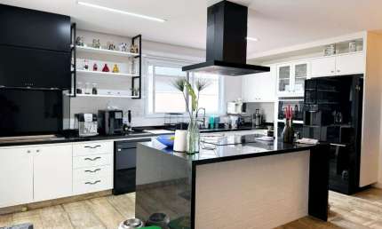 Casa á Venda com 491 m² Área Total - 3 Dormitórios em Alphaville - Santana de Parnaíba - SP