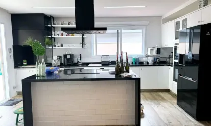 Casa á Venda com 491 m² Área Total - 3 Dormitórios em Alphaville - Santana de Parnaíba - SP