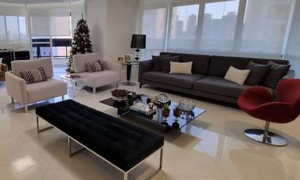 Apartamento amplo e totalmente reformado no Jardim São Paulo, um por andar.