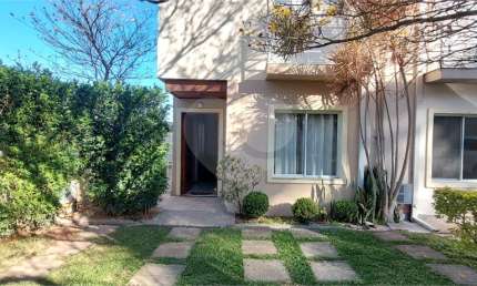Sobrado a Venda em Condominio | 3 dorm ( 1 suite) 125 m² | 2 vagas | Granja Viana