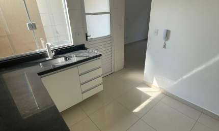 Sobrado em condomínio fechado, 500 metros da Braz Leme, 2 suítes e 1 vaga