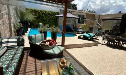 Casa alto padrão, 700 metros, 4 suíte e 5 vagas no Horto Florestal