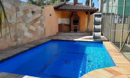 Lindo sobrado com 400 metros, 3 suítes 8 vagas e piscina