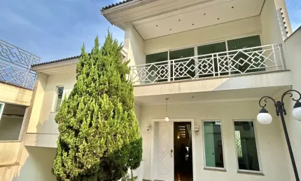 Sobrado no Jardim França, 900 metros, 4 dormitórios 12 vagas e piscina
