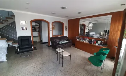 Casa à venda na Vila Guilherme,  3 dormitórios , (1 suíte ) completa com closet e sacada, 5 vagas de garagem ,