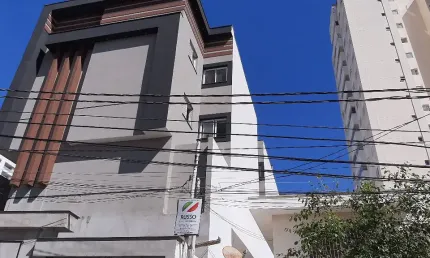 Casa à venda em condomínio na vila dom pedro ii , com 2 quartos , 1 vaga de garagem , sala , cozinha , banheiro e área de serviço .