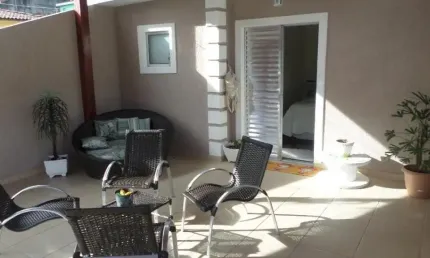 Linda casa a venda na pedra branca, com 3 dormitórios e 2 vagas