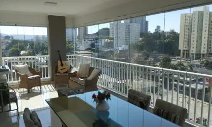 Apartamento à venda com 3 suítes e 153 metros ao lado do metrô