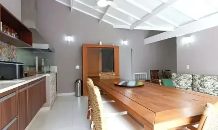 Sobrado com 345 m2,  03 suítes, 03 vagas , piscina privativa -Horto Florestal - São Paulo - SP