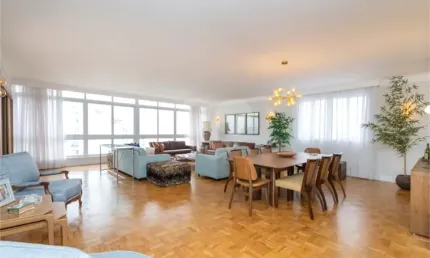 Este impecável apartamento de 214m² Porteira fechada!