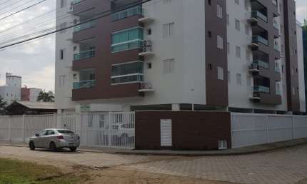 Apartamento Exclusivo na Praia das Toninhas – Conforto e Sofisticação a Poucos Passos do Mar!